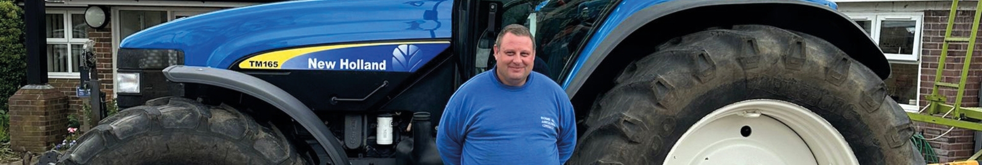 richard-hill-in-front-of-a-tractor-at-the-hospice