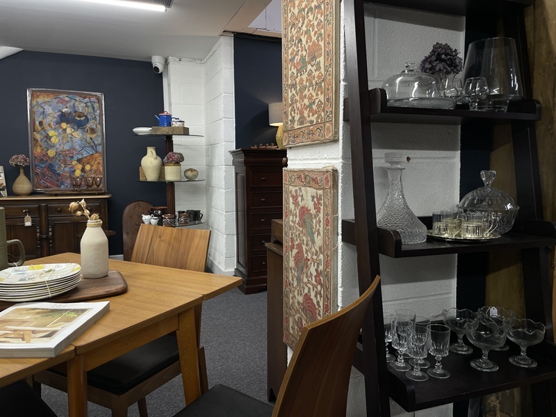 glass-antiques-on-display-in-the-depot-shop