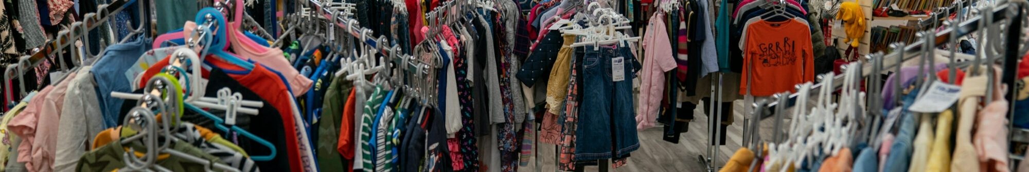 hundreds-of-items-of-clothing-on-sale-in-charity-shop