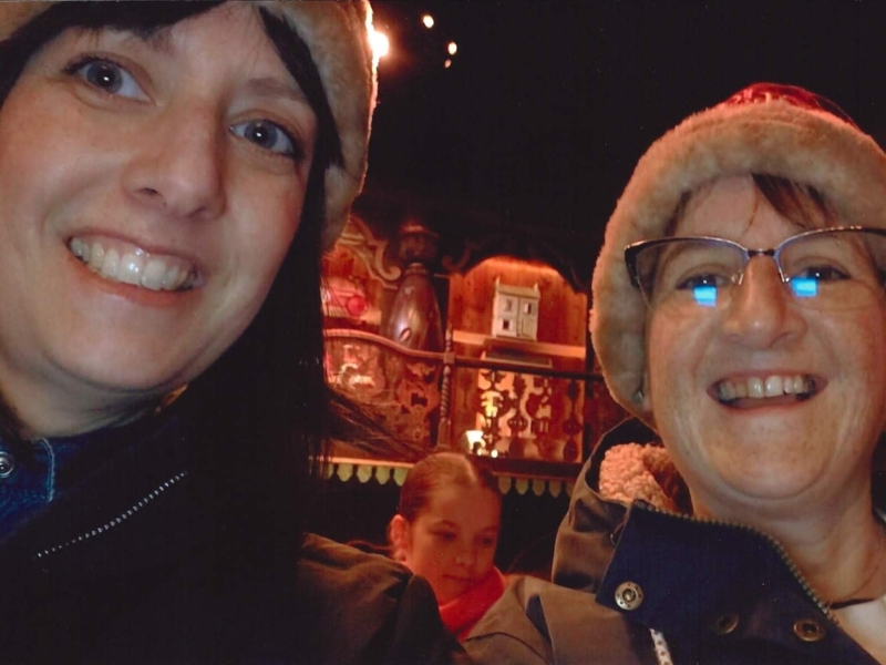 selfie-of-sisters-vicky-and-laura