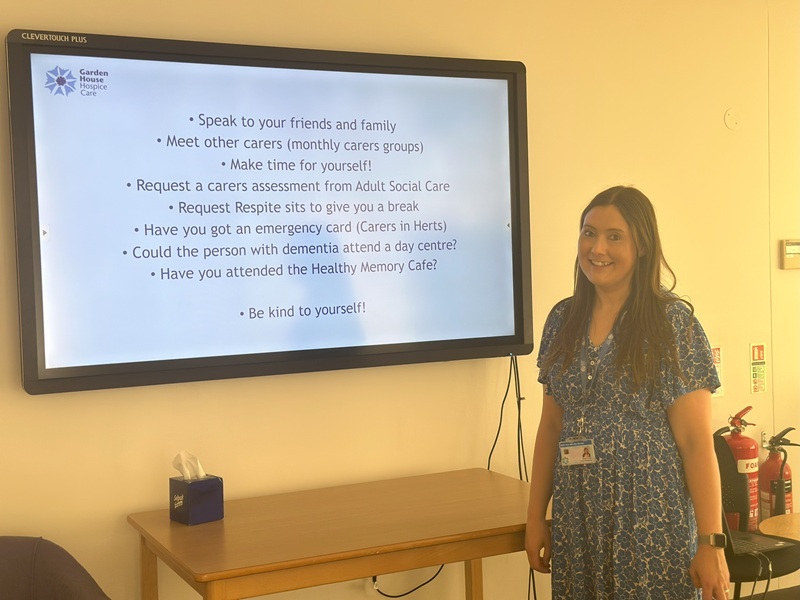 admiral-nurse-lucy-cosgrove-leads-dementia-carers-training