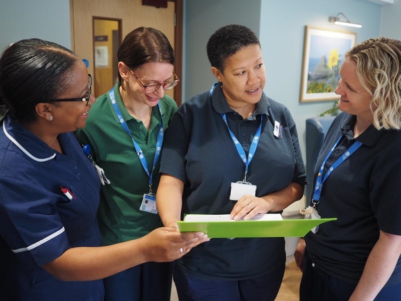 hospice-clinicial-staff-discussing-patient-notes