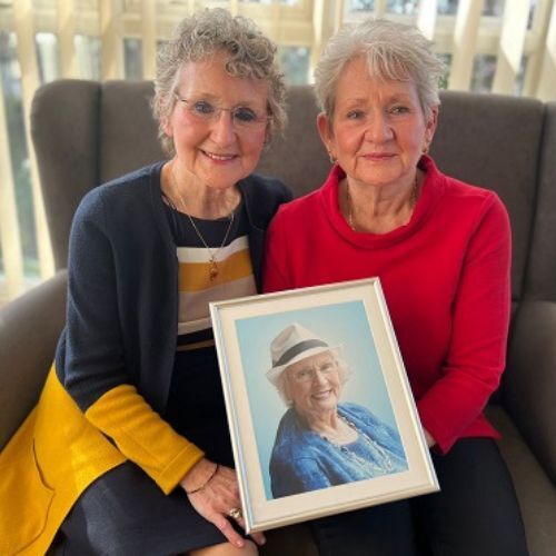 two-sisters-holding-photo-of-their-mum
