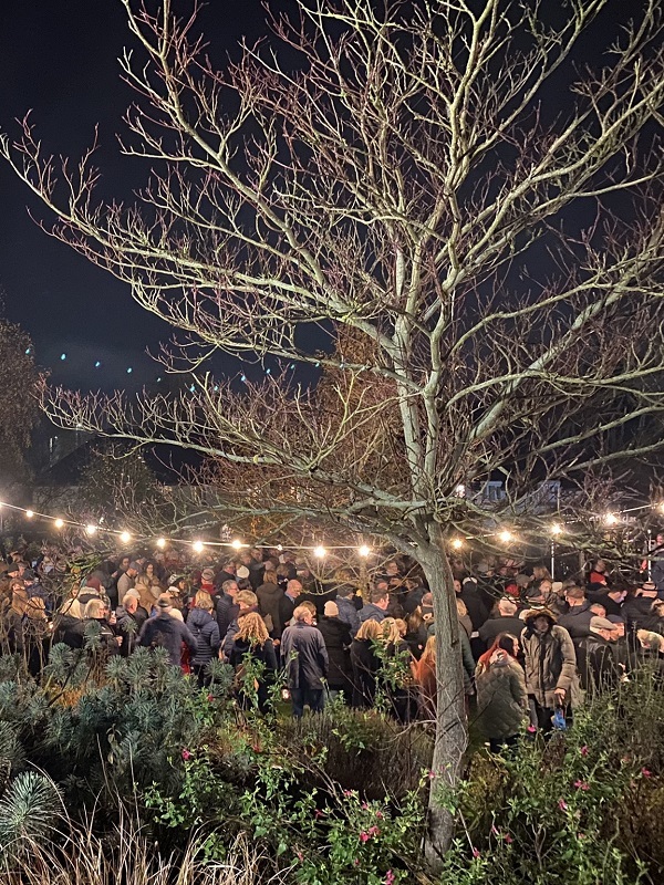 crowds-gather-at-the-lights-of-life-service