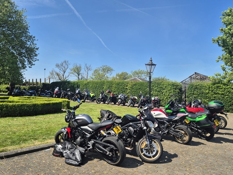 motorcycles-parked-at-toddington-park