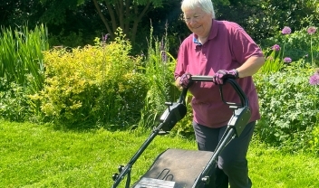 volunteer-gardener-mowing-the-lawn