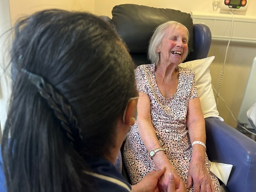 patient-laughs-while-talking-to-a-hospice-nurse