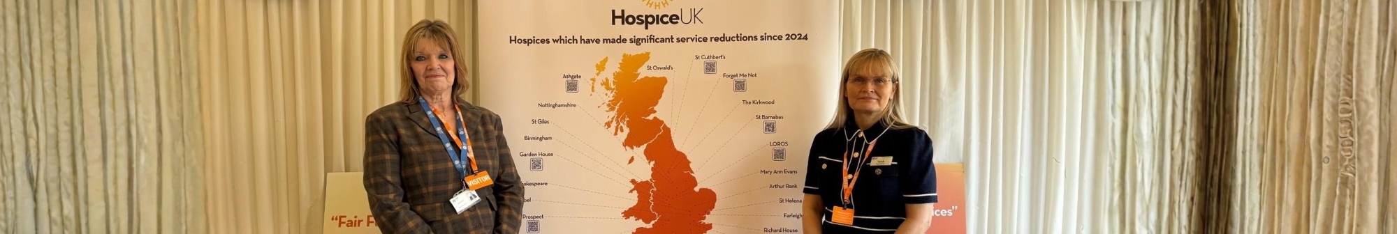 lisa-hunt-and-dr-sarah-bell-in-westminster-in-front-of-hospice-uk-banner