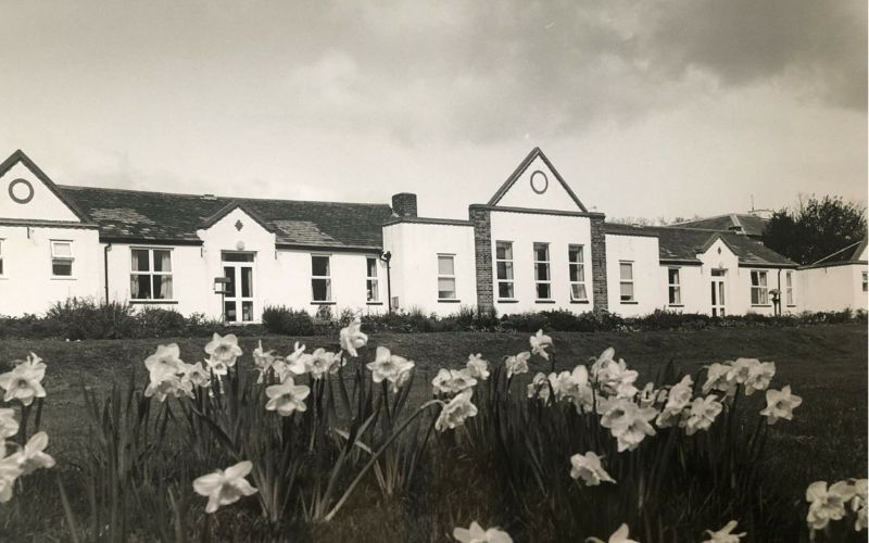 black-and-white-photo-of-garden-house-hospice-care