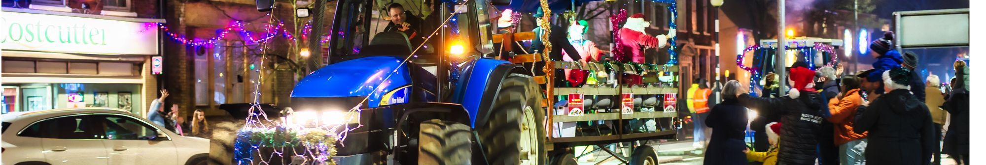 tractors-covered-in-fairylights-for-christmas-rally