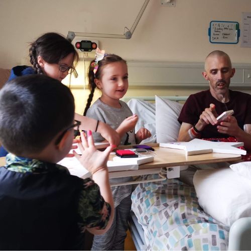 John-chats-with-his-children-from-his-bed-on-the-inpatient-unit