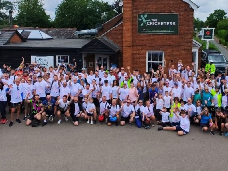 kerrys-bike-ride-participants-outside-cricketers-pub-in-weston