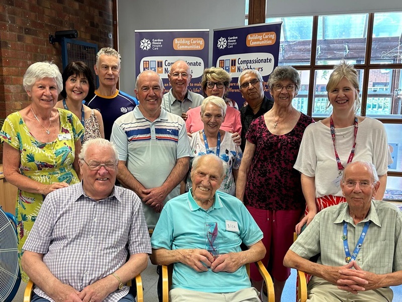 hospice-staff-volunteers-and-community-members-with-the-trophy